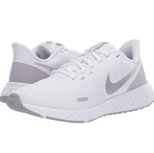 Nike Women's Revolution 5 Running Shoe